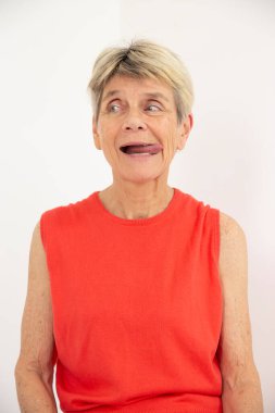 Fitness activities for people with Parkinsons include flexibility, muscle stretches, posture, movement coordination, manual dexterity, phonation, walking and balance. 