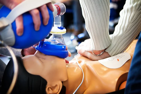 First Aid Training Alternate Use Manual Resuscitator Bag Followed Cardiac — 图库照片