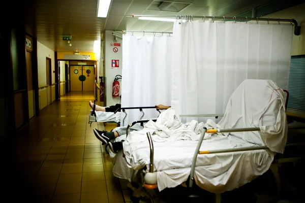 Night Emergencies Hospital Center — Zdjęcie stockowe