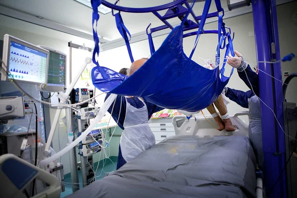 Weighing Patient Intensive Care Unit — 스톡 사진