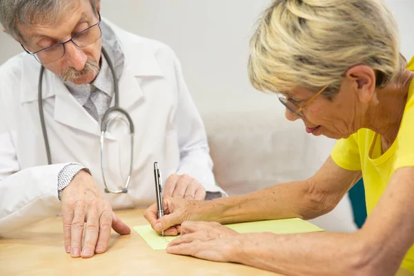 Physician Doing Writing Rehabilitation Woman Parkinson Disease — Stok Foto