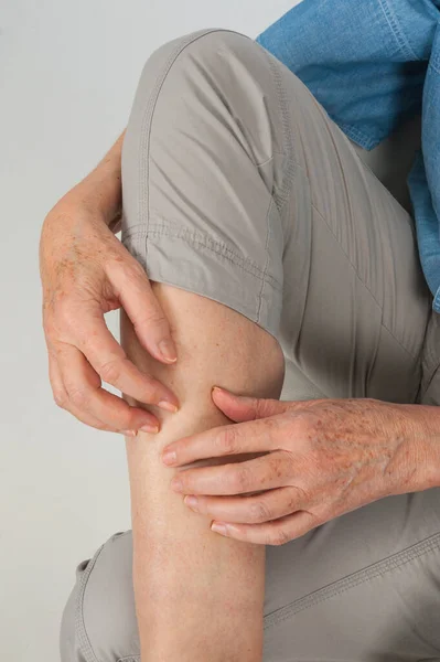 Leg Pain Scratching — Zdjęcie stockowe