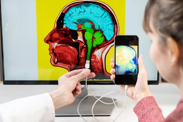 Close Hands Holding Smartphone Connecting Brain Image Computer Screen — Stockfoto
