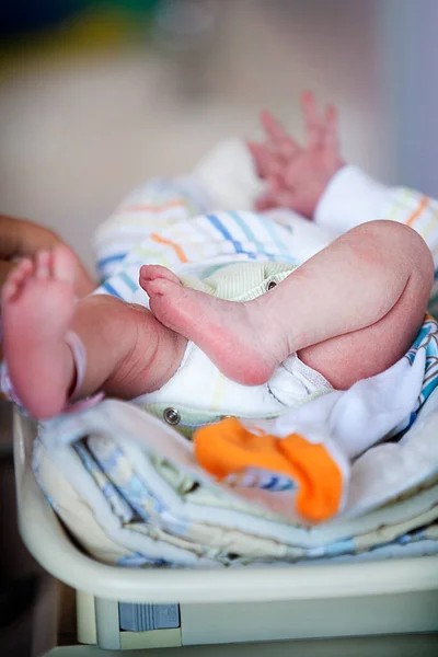 Level Neonatal Ward Hospital Weighing Premature Baby — Stok fotoğraf