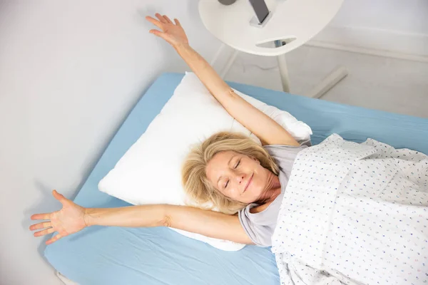 Woman Waking Her Bed Stretching — Stockfoto