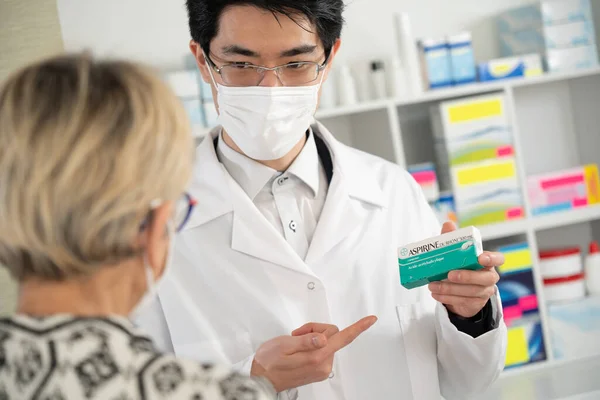 Explanation Pharmacist Drug Aspirin Client — Stockfoto