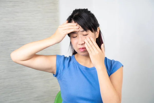 Asian Woman Having Sinusitis — Fotografia de Stock