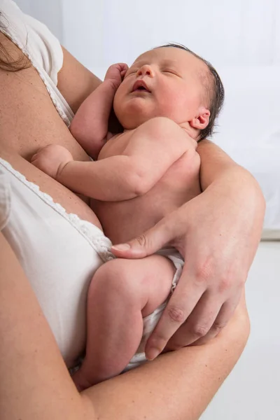 Asleep Baby Mother Arms — Stockfoto