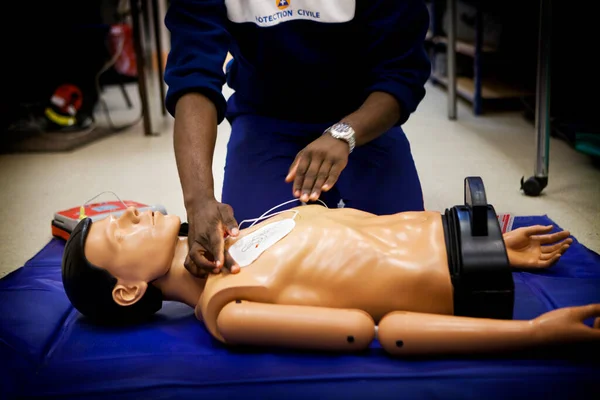 First Aid Training Course Mannequin Use Defibrillator — Foto Stock