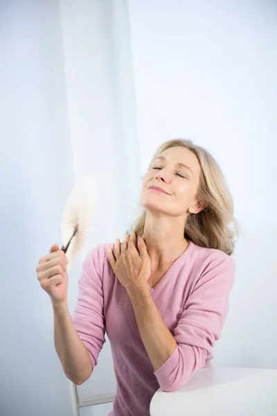 Menopausal Woman Having Hot Flush — Fotografia de Stock