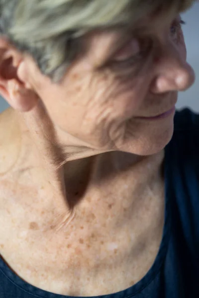 Chest Old Woman — Stockfoto
