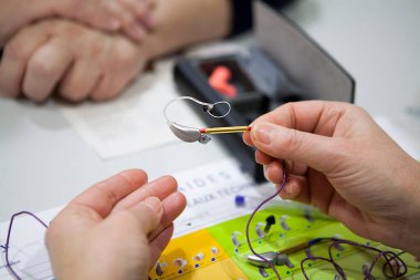 Loading audiometric test settings into the hearing aid.