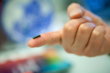 Monitoring of human metabolism with an implant equipped with 5 bio-sensors capable of detecting molecules such as glucose or cholesterol.