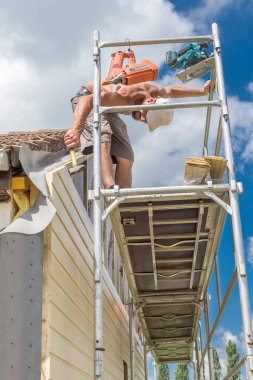 Wall insulation, scaffolding, carrying out aerial work, insulation of facades, building material, building facing work.