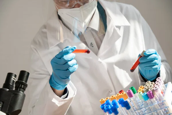 Laboratory Technician Performing Blood Tests Laboratory — ストック写真
