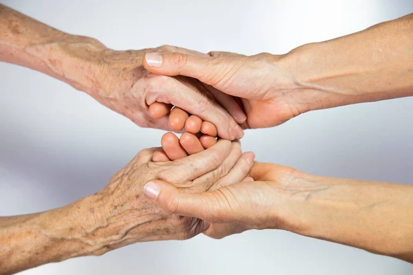 Elderly Woman Young Womans Hands — Stockfoto