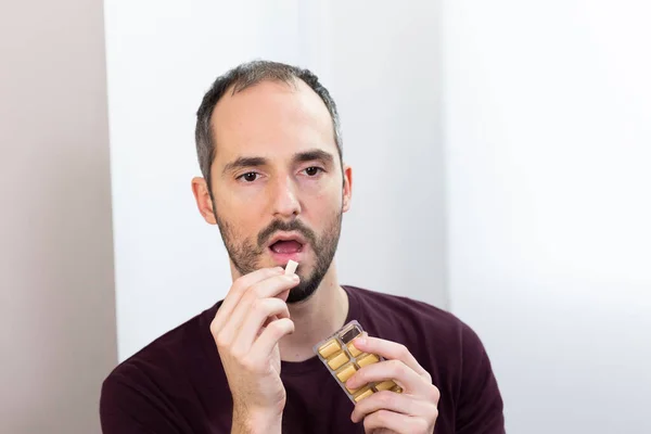 Man Taking Nicotine Chewing Gum — Stok fotoğraf