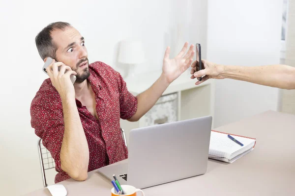 Worked Man Two Cell Phones — Stockfoto