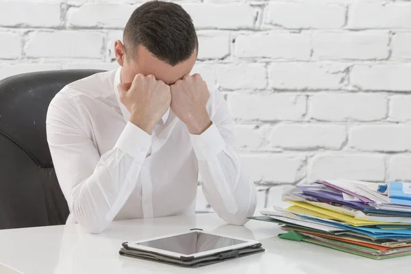 Frustrated Young Business Man Working Tablet Computer Office — Stok fotoğraf