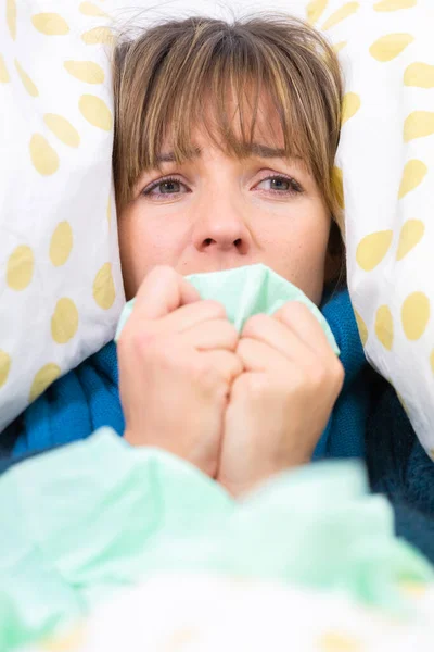 Young Woman Bed Suffering Cold Tissues — 스톡 사진