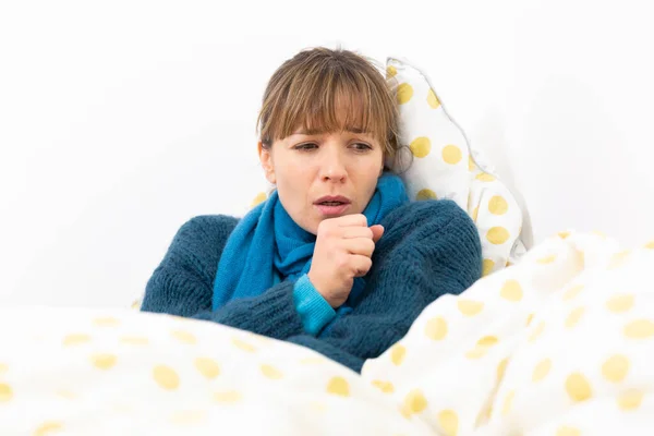 Young Woman Bed Suffering Flu Condition — Stockfoto