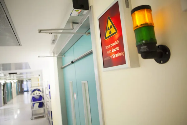 Door Proton Therapy Treatment Room Radiation Signage — Foto Stock