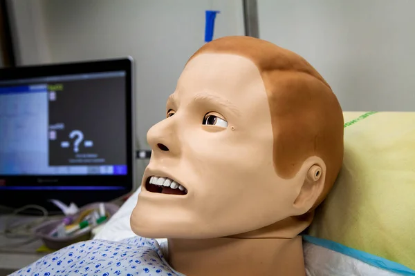 Simulation Session Mannequin Aiming Reproduce Very Realistic Clinical Situations — 图库照片
