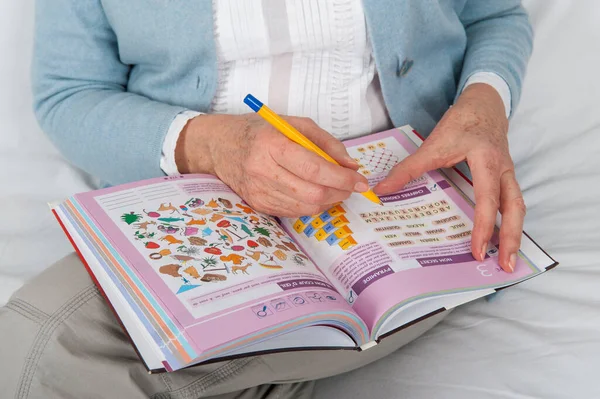 Senior Woman Doing Memory Logic Games — ストック写真