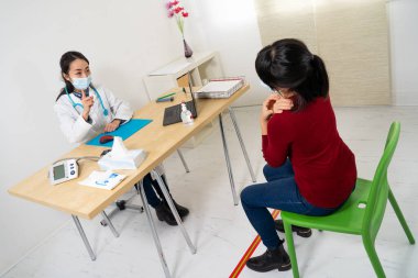 Distancing in the general practitioner's medical office for compliance with hygiene rules whenever possible.