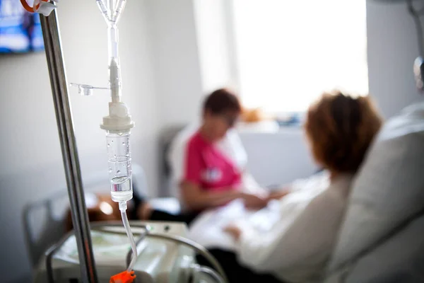 Socio Esthetician Giving Cosmetic Treatment Patient Her Chemotherapy Session — Zdjęcie stockowe