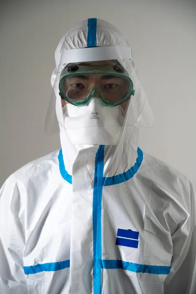Man Protective Suit Covid Pandemic — Stockfoto