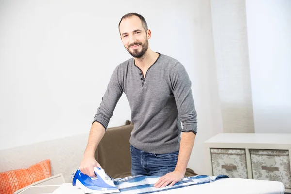 Man Ironing His Shirt — Stock Photo, Image