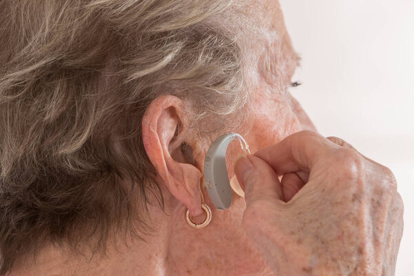 Портрет с помощью слуховой аппаратуры