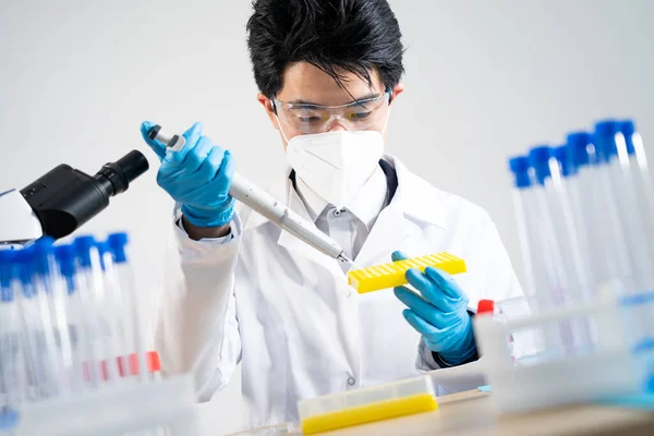 Laboratory Assistant Conducting Experiments Laboratory Research —  Fotos de Stock