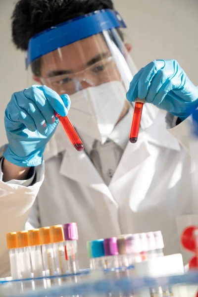 Laboratory Technician Performing Blood Tests Laboratory — Zdjęcie stockowe