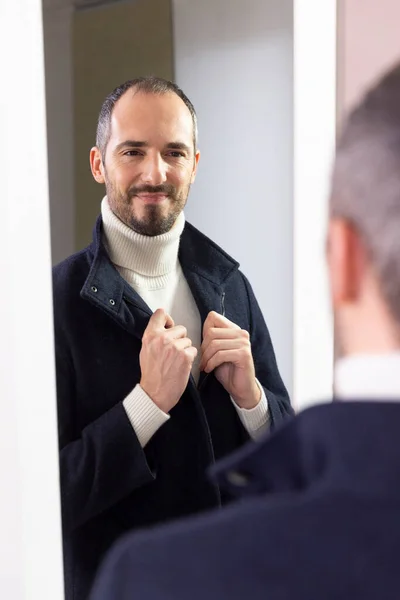 Man Looking Himself Mirror Self Confidence — Fotografia de Stock