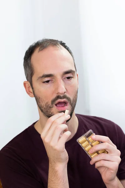 Man Taking Nicotine Chewing Gum — Foto Stock