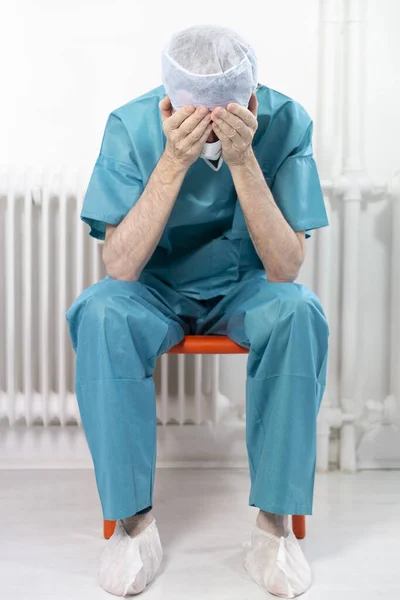 Surgeon Exhausted His Work — Stockfoto