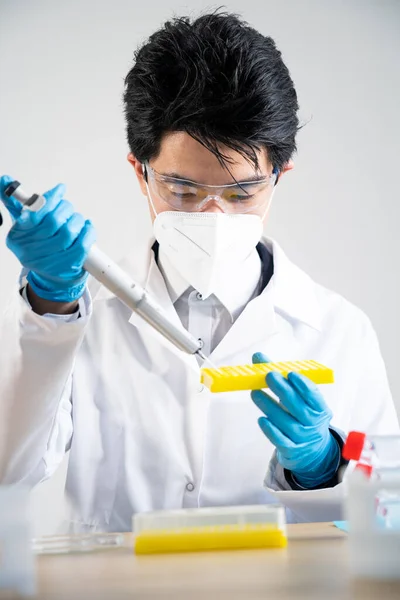 Laboratory Assistant Conducting Experiments Laboratory Research —  Fotos de Stock