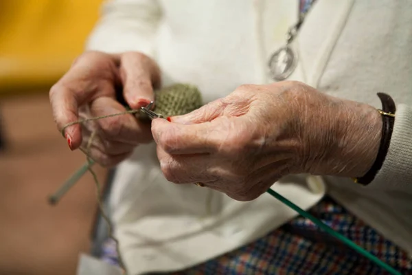 Retired Knitting Retirement Home — Stock Photo, Image