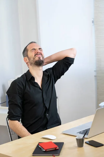 Man His Desk Neck Pain — Fotografia de Stock