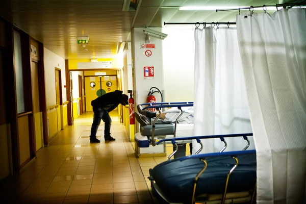 Night emergencies in a hospital center in France.