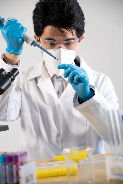 Laboratory Assistant Conducting Experiments Laboratory Research — Stockfoto