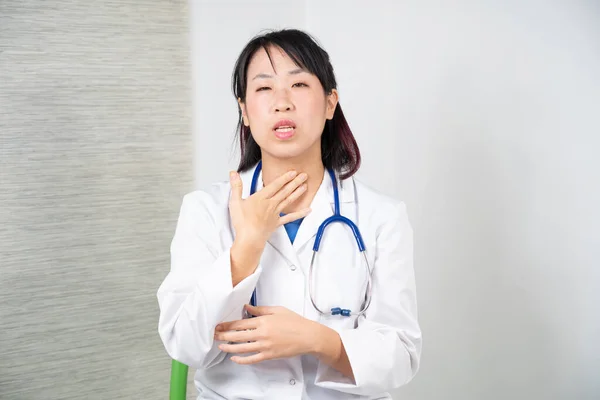 Asian Female Doctor Consultation — Photo