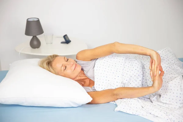 Woman Waking Her Bed Stretching — 图库照片