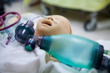 Continuous training of midwives and obstetricians on resuscitation in the delivery room with a mannequin.