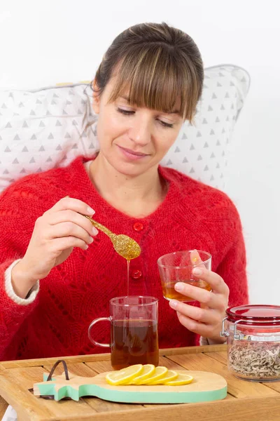 Young Woman Bed Honey Herbal Tea Sliced Lemon — Stock fotografie