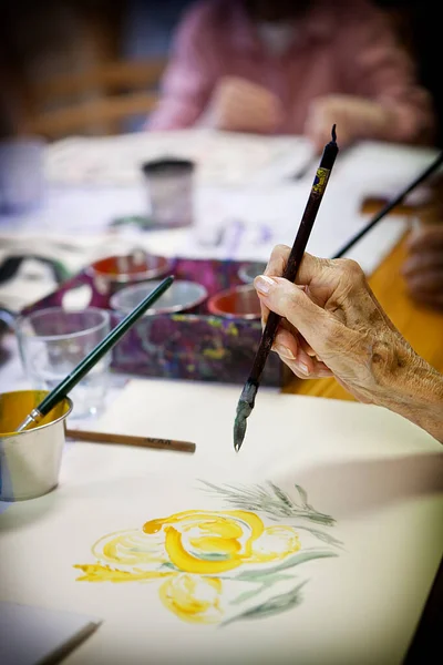 Art therapy in a retirement home for Alzheimer\'s and dementia patients.