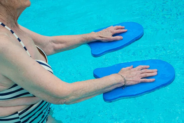 Senior Woman Swimming Pool — Stock Photo, Image