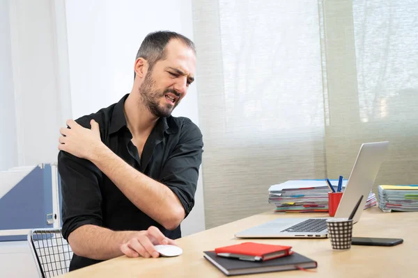 Man His Desk Shoulder Pain — 图库照片